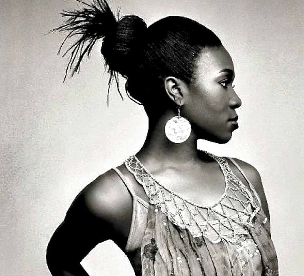 India Arie has won four Grammy Awards from her 21 nominations, including Best R&B; Album. India Arie has won four Grammy Awards from her 21 nominations, including Best R&B; Album.